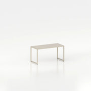 Banc d'exposition d'agencement avec cadre en acier — plateau bois beige et structure coloris beige