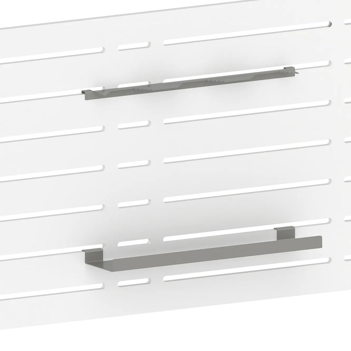 Support d'exposition pour 3 paires de skis (panneau rainuré) — coloris gris