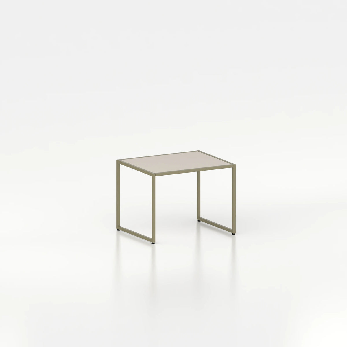 Table intermédiaire d'exposition avec cadre en acier — plateau bois beige et structure coloris vert