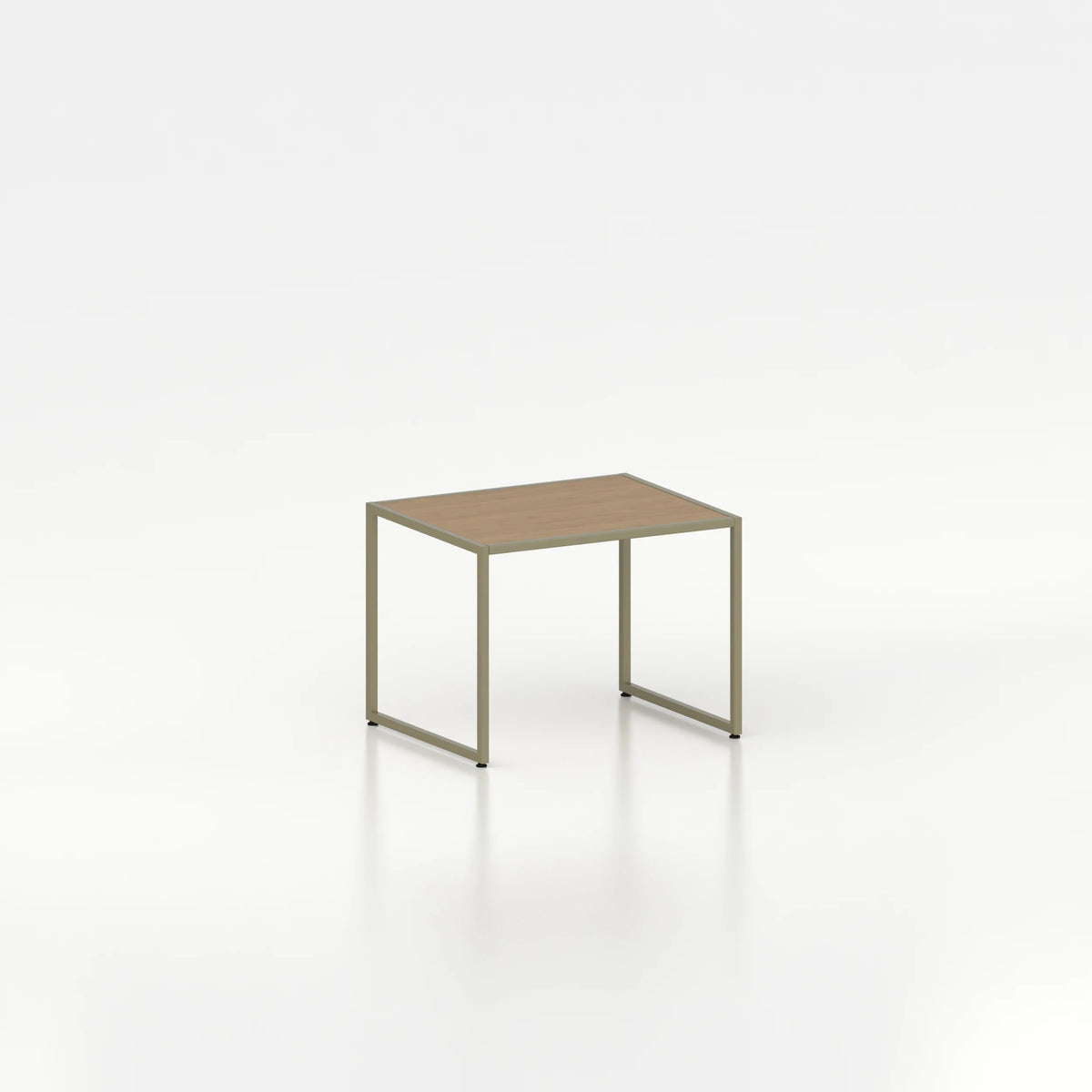 Table intermédiaire d'exposition avec cadre en acier — plateau bois chêne clair et structure coloris vert
