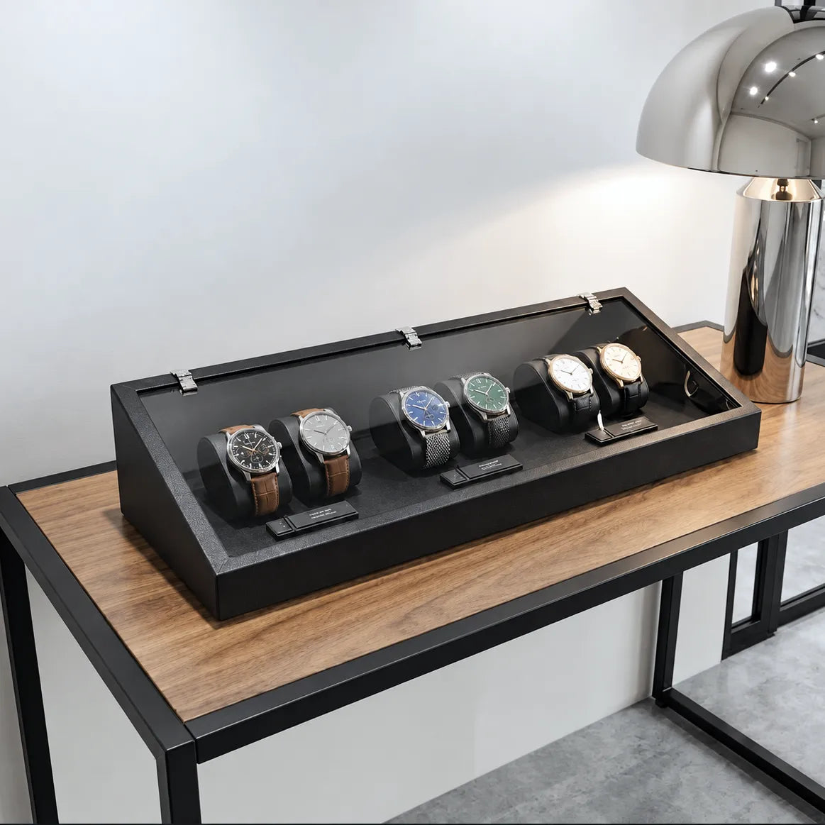 Countertop display case with glass lid
